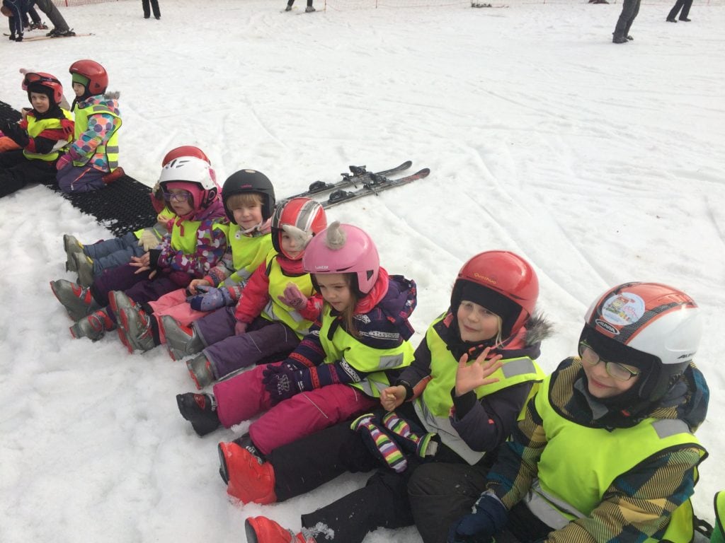 -  Szkoła narciarska - Folk Sport